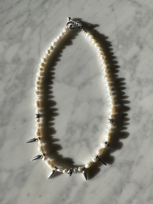 Spiky Pearl & Skull Necklace - 21in